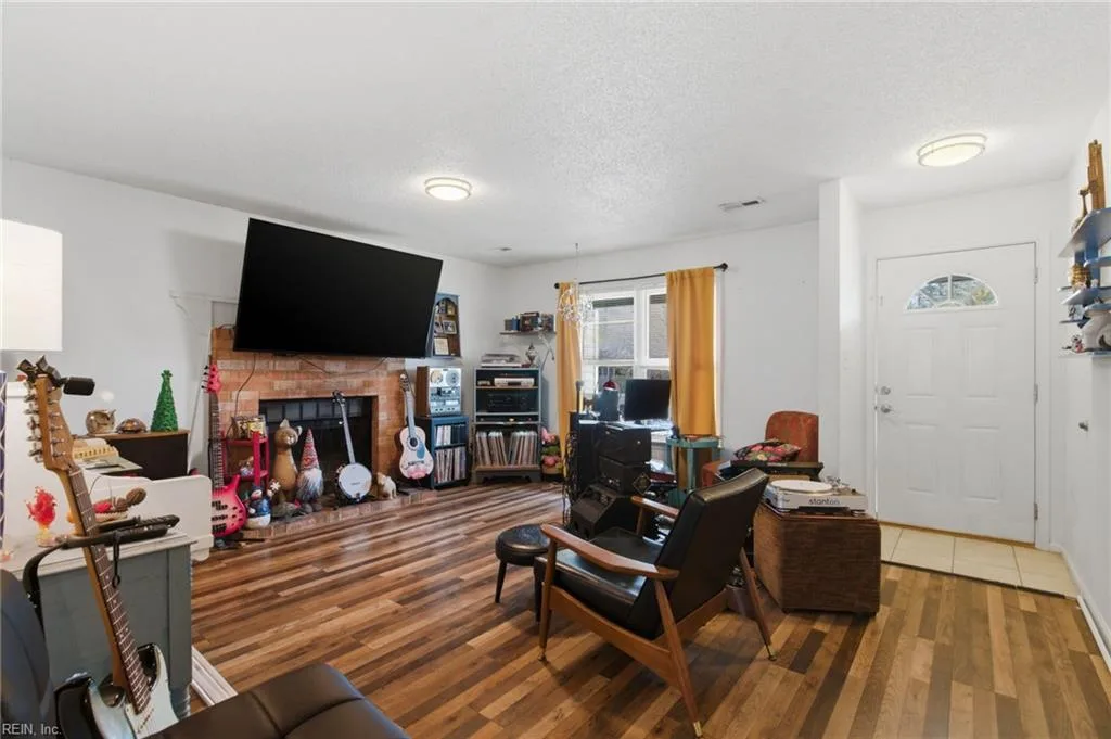 708 Colony DR, CHESAPEAKE VA 23322 thumb 6