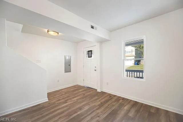 423 Pine AVE, NEWPORT NEWS VA 23607 - Photo 4