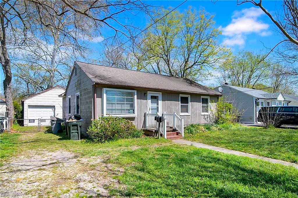 215 Courtney DR, HAMPTON VA 23669 - Main photo