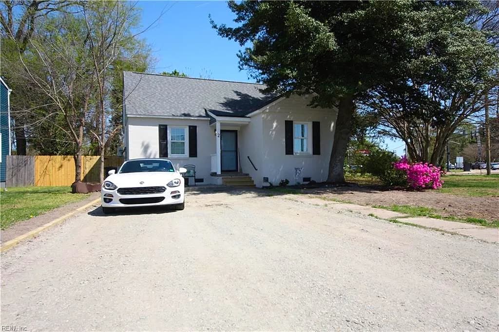 2 Monroe DR, HAMPTON VA 23669 - Main photo