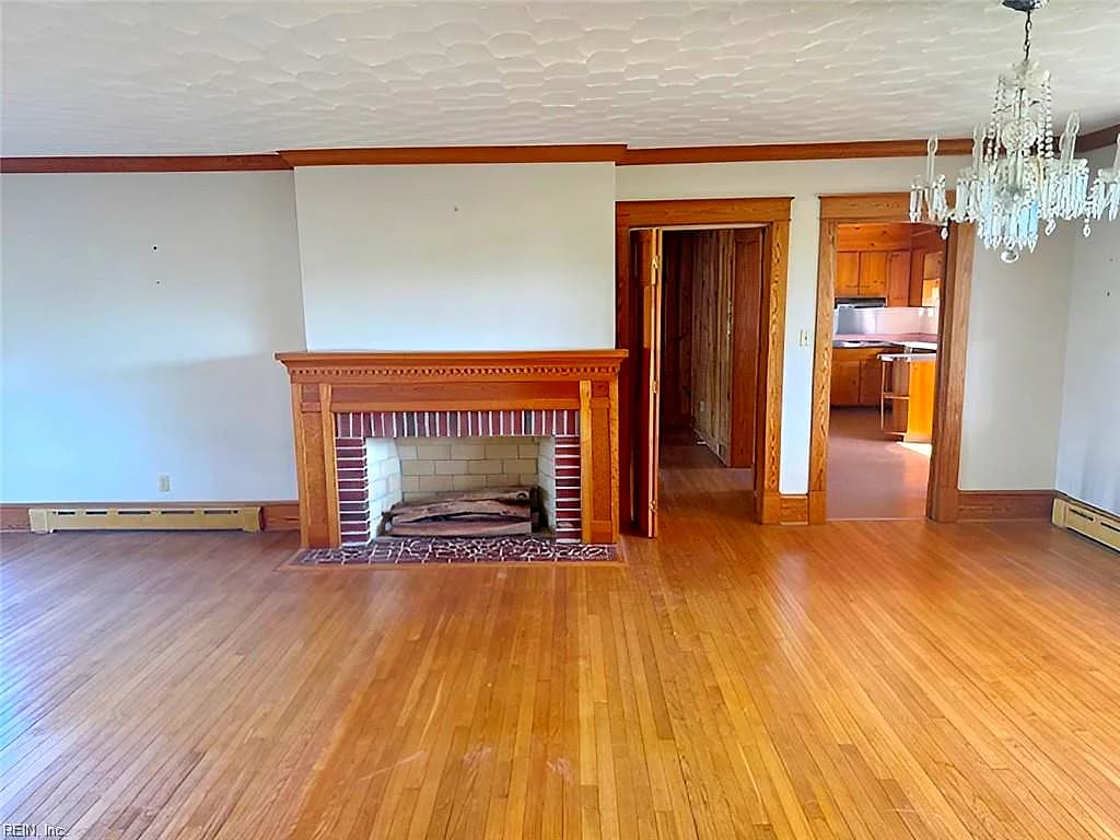 121 Circle DR, PORTHAYWOOD VA 23138 - Photo 3