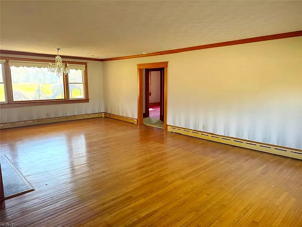 121 Circle DR, PORTHAYWOOD VA 23138 - Photo 4