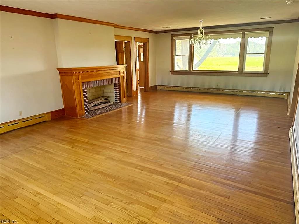 121 Circle DR, PORTHAYWOOD VA 23138 - Photo 5