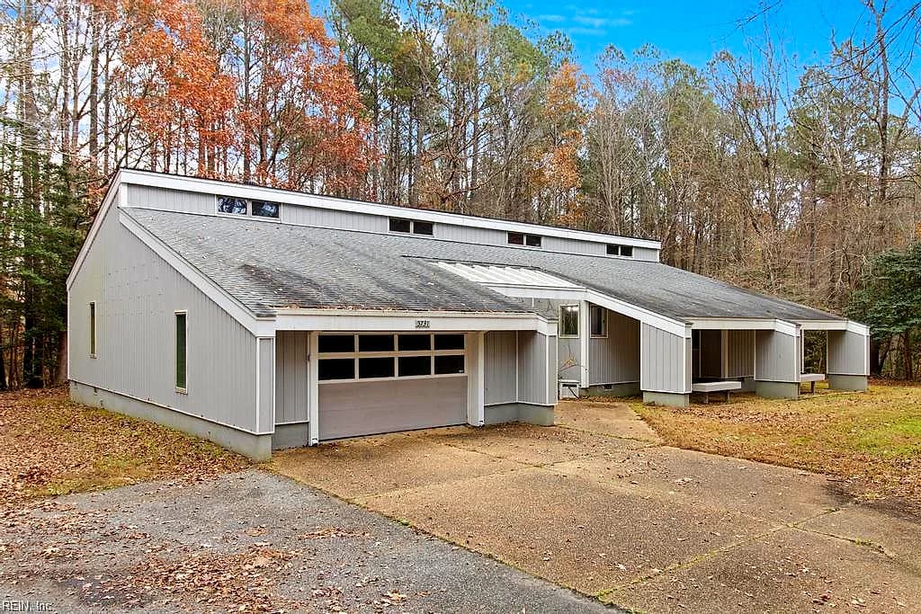 5731 Kings Ridge RD, GLOUCESTER VA 23061 - Main photo