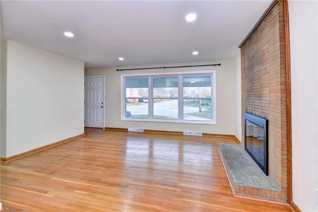 10 Whipple DR, HAMPTON VA 23663 thumb 8