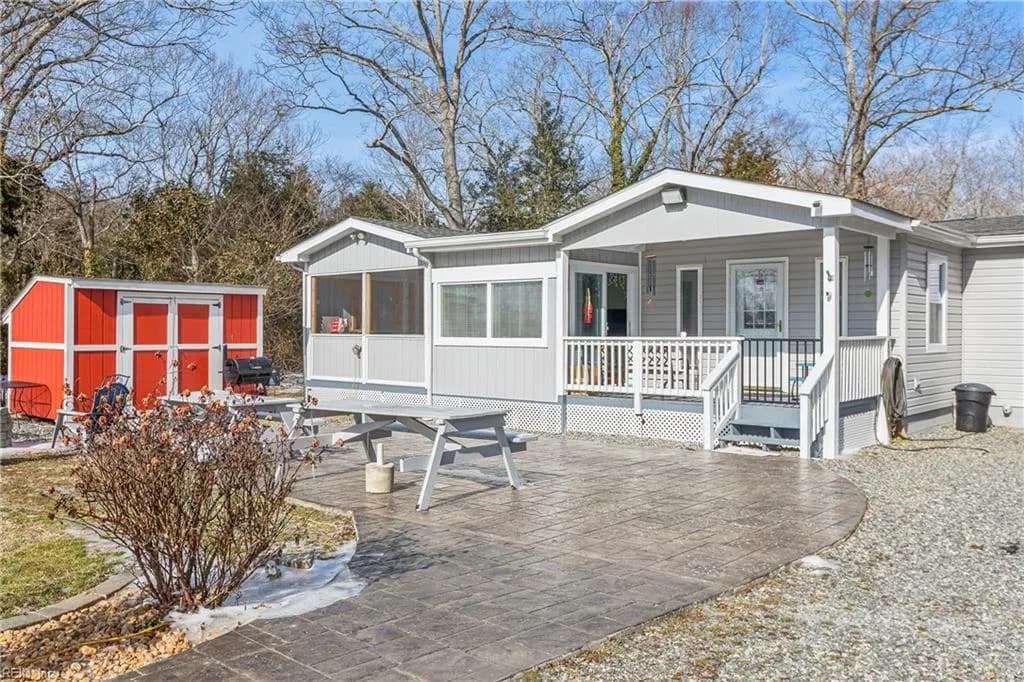214 Woods Creek RD, DELTAVILLE VA 23043 - Main photo