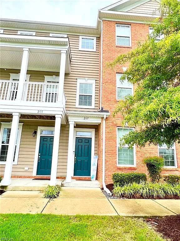 217 Waterside DR, HAMPTON VA 23666 - Main photo