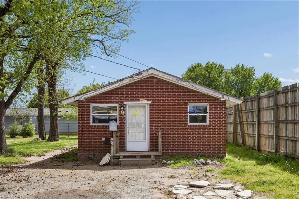 26 Bernard AVE, HAMPTON VA 23669 - Main photo