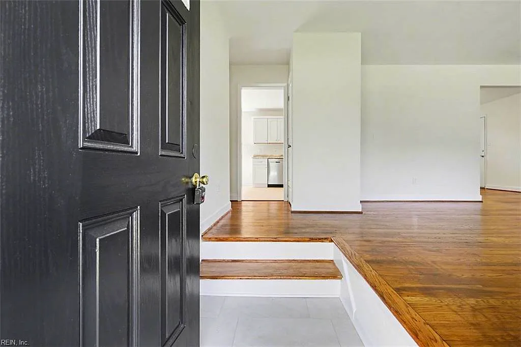 319 Pasture LN, HAMPTON VA 23669 - Photo 5