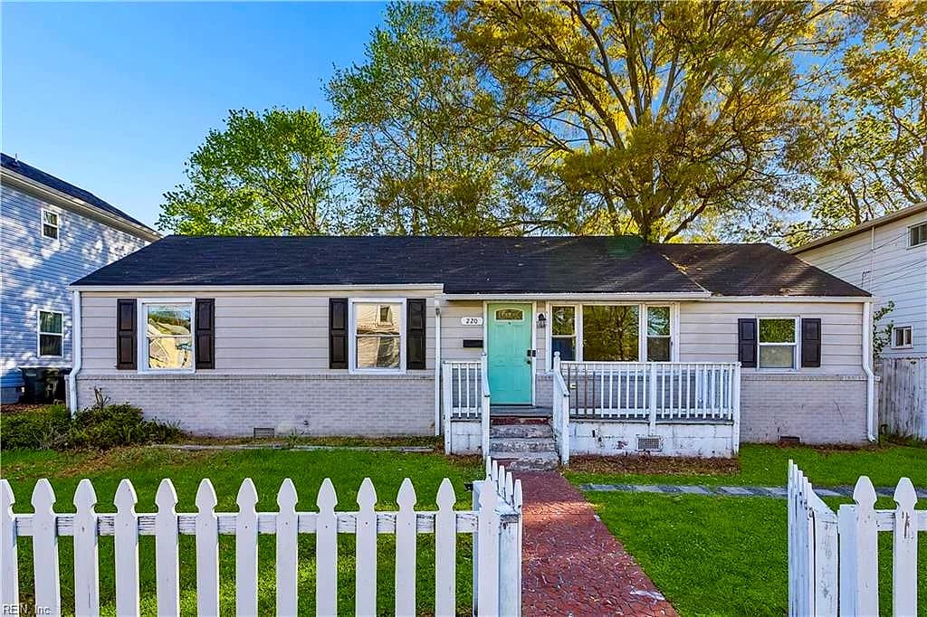 220 Taylor AVE W, HAMPTON VA 23663 - Main photo