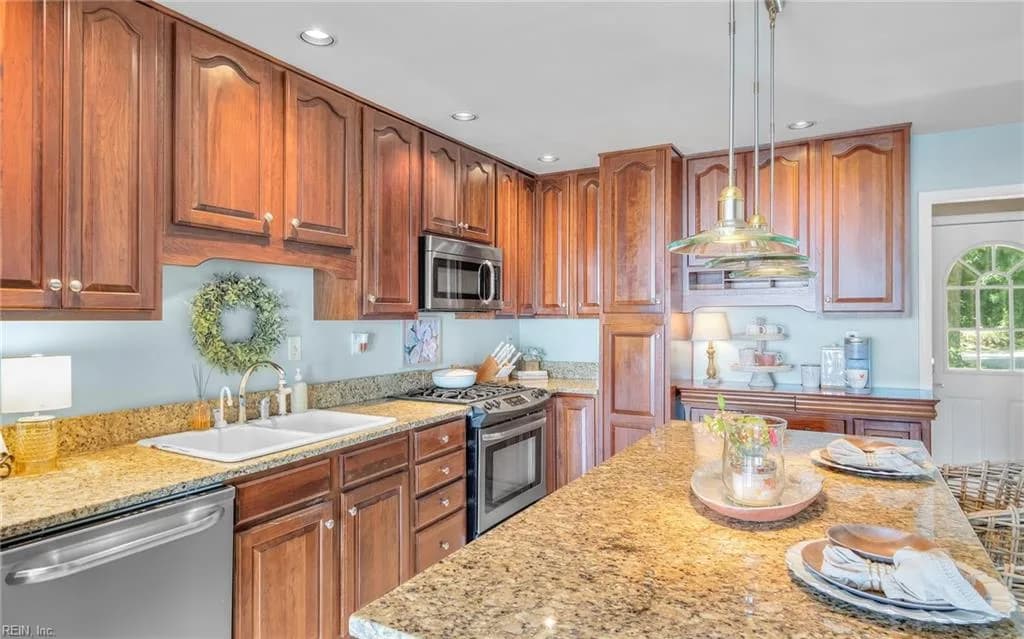 2401 N Shore DR, SMITHFIELD VA 23430 - Photo 5
