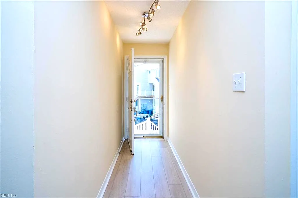 100 Pinewood RD #226, VIRGINIABEACH VA 23451 - Photo 3