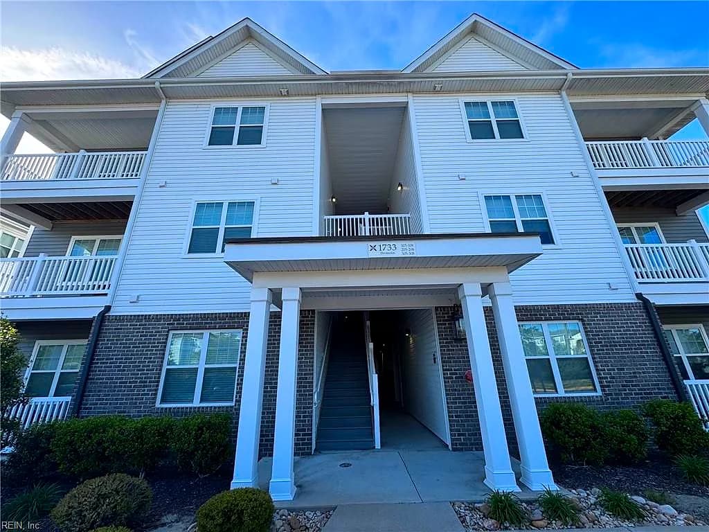 1733 Dromolin DR #303, VIRGINIA BEACH VA 23456 - Main photo