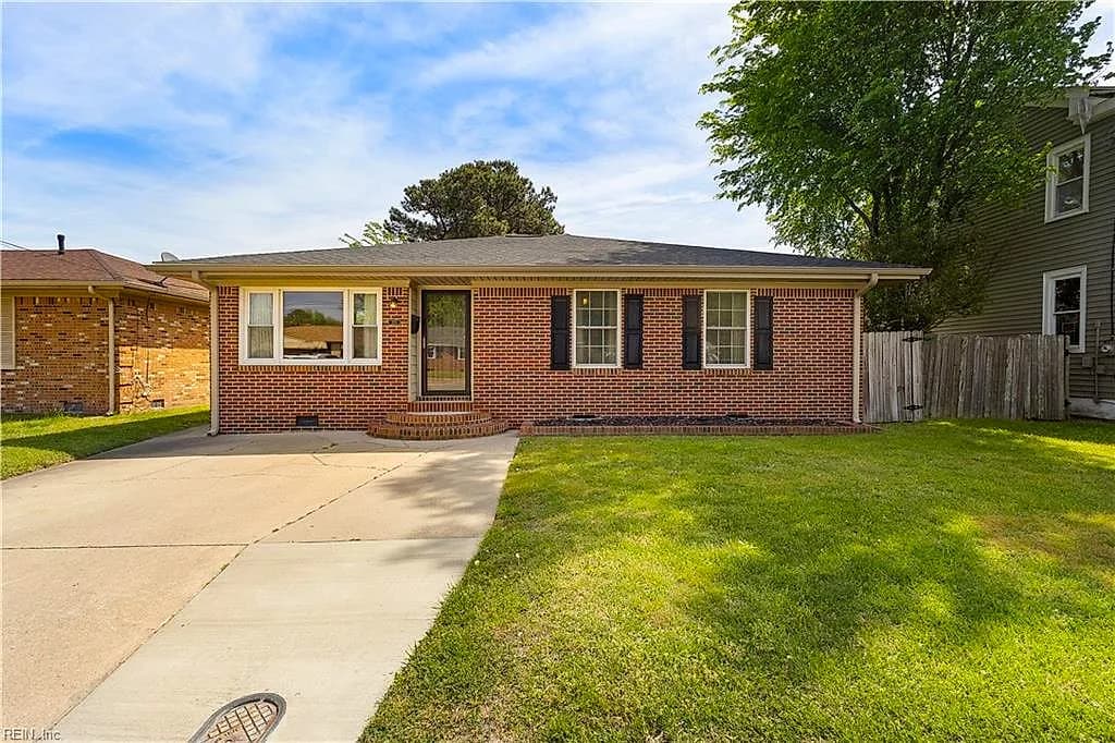 2121 Effingham ST, PORTSMOUTH VA 23704 - Main photo