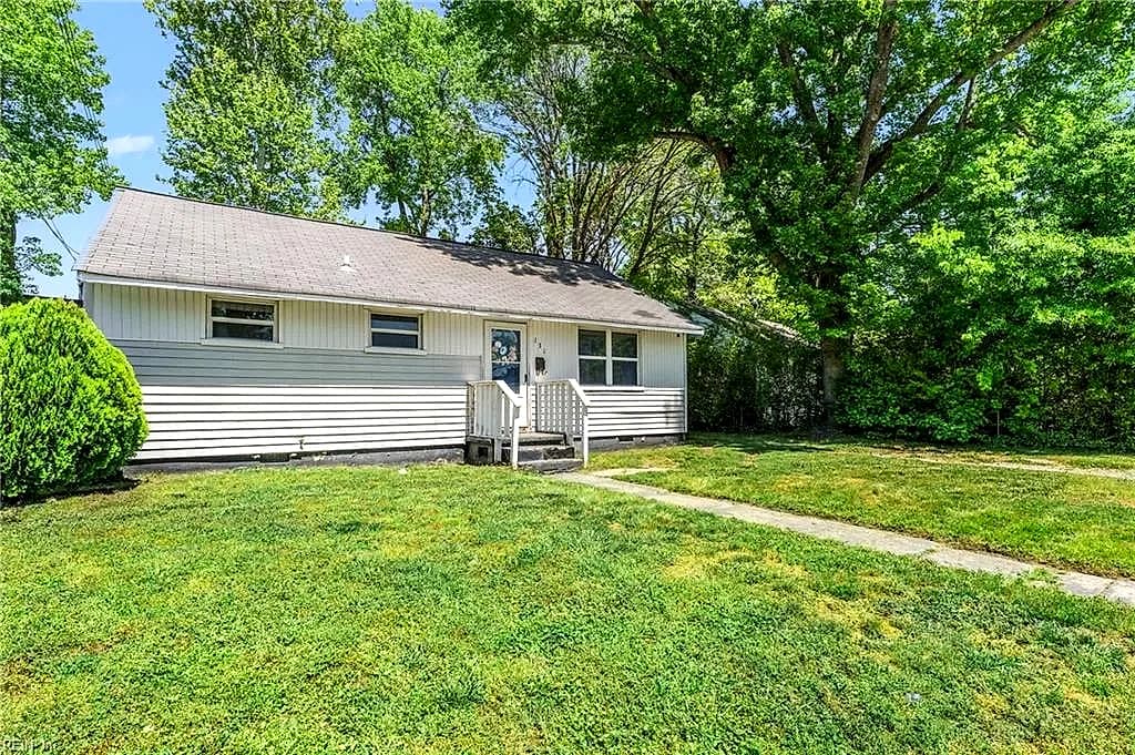 131 Jordan DR, HAMPTON VA 23666 - Photo 3