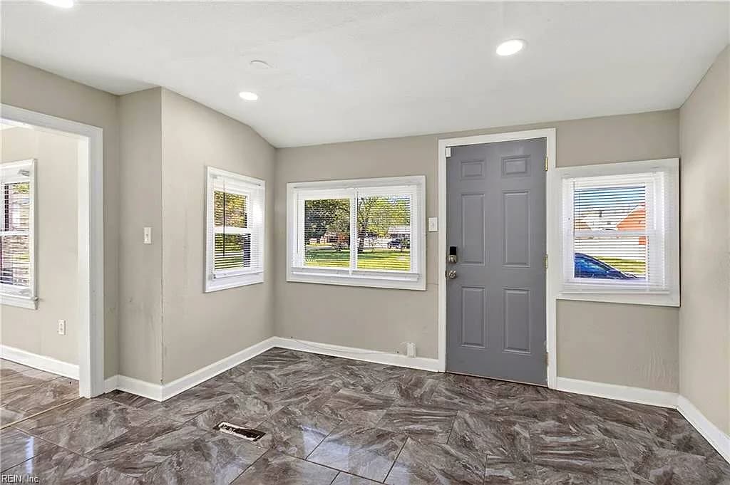 2747 Jamestown AVE, HAMPTON VA 23661 thumb 12