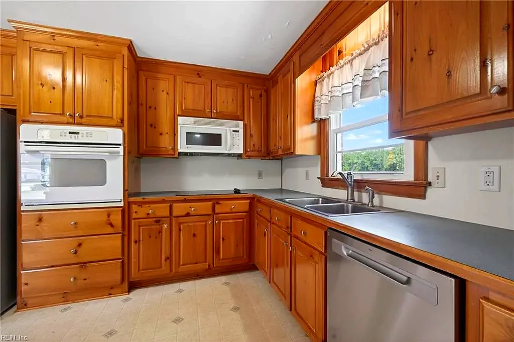 204 Country Club RD, FRANKLIN VA 23851 thumb 9