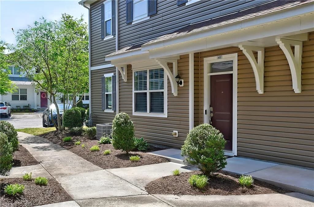 602 Lacy Oak DR, CHESAPEAKE VA 23320 - Photo 2