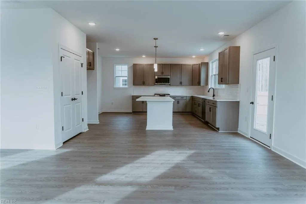 733 Crestfield DR, CHESAPEAKE VA 23320 - Photo 5