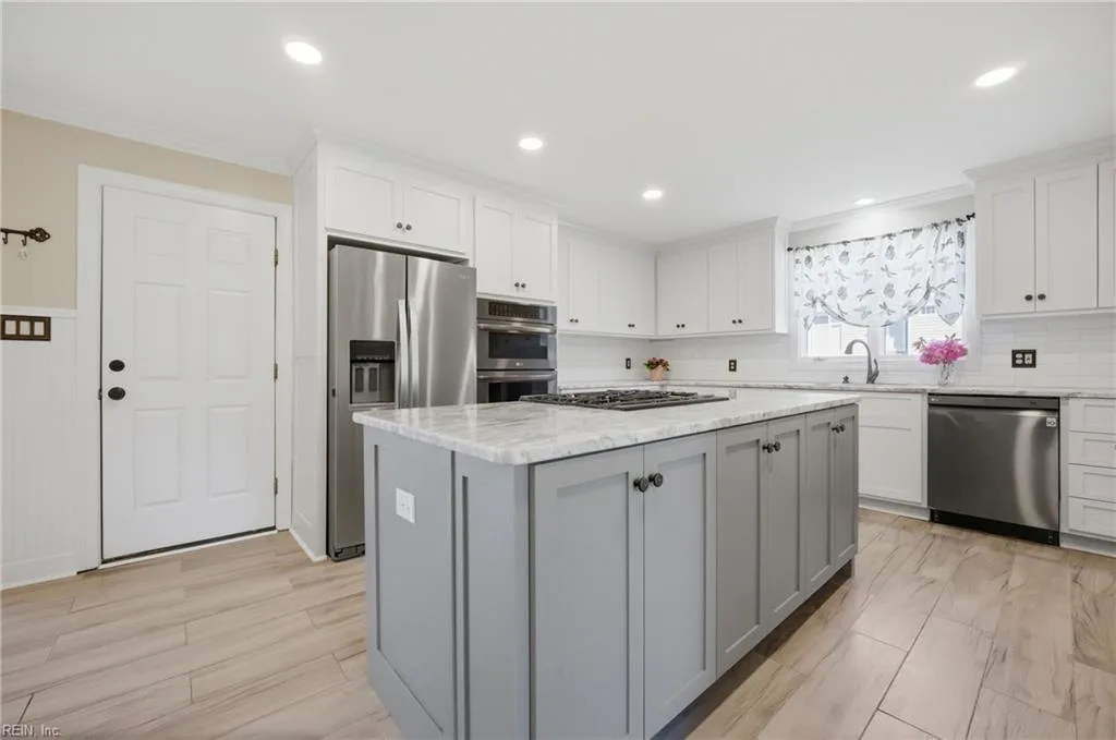 702 Lipton DR, NEWPORTNEWS VA 23608 thumb 12