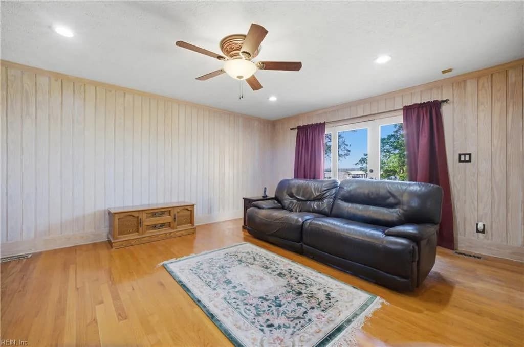 702 Lipton DR, NEWPORTNEWS VA 23608 thumb 9