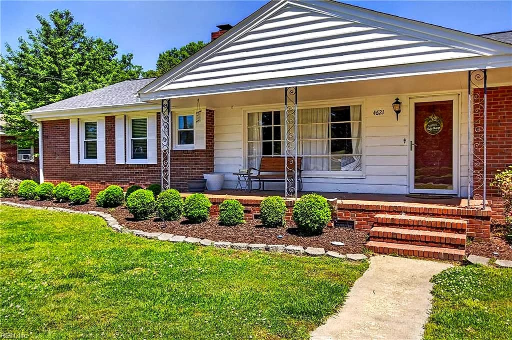 4621 Haywood DR, PORTSMOUTH VA 23703 - Main photo