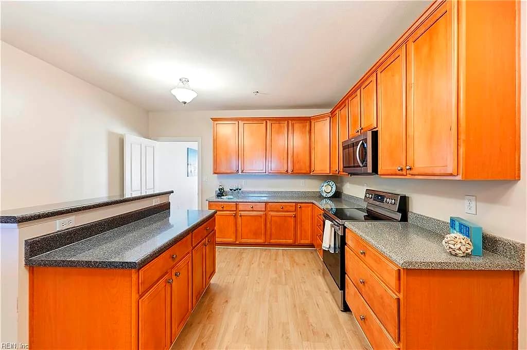 8252 N View BLVD, NORFOLK VA 23518 thumb 11