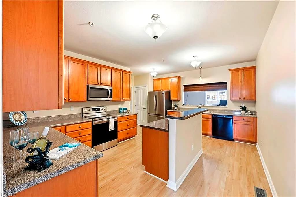 8252 N View BLVD, NORFOLK VA 23518 thumb 9