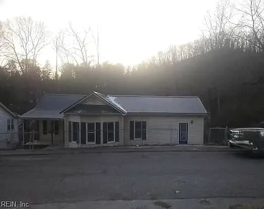 419 Craig ST, NORTON VA 24273 - Photo 3