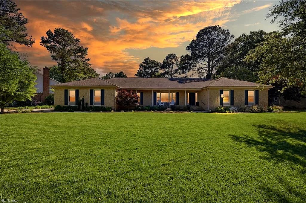 1605 Bay Point DR, VIRGINIA BEACH VA 23454 - Main photo