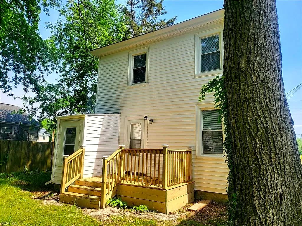 108 E Howard ST, HAMPTON VA 23663 - Photo 3
