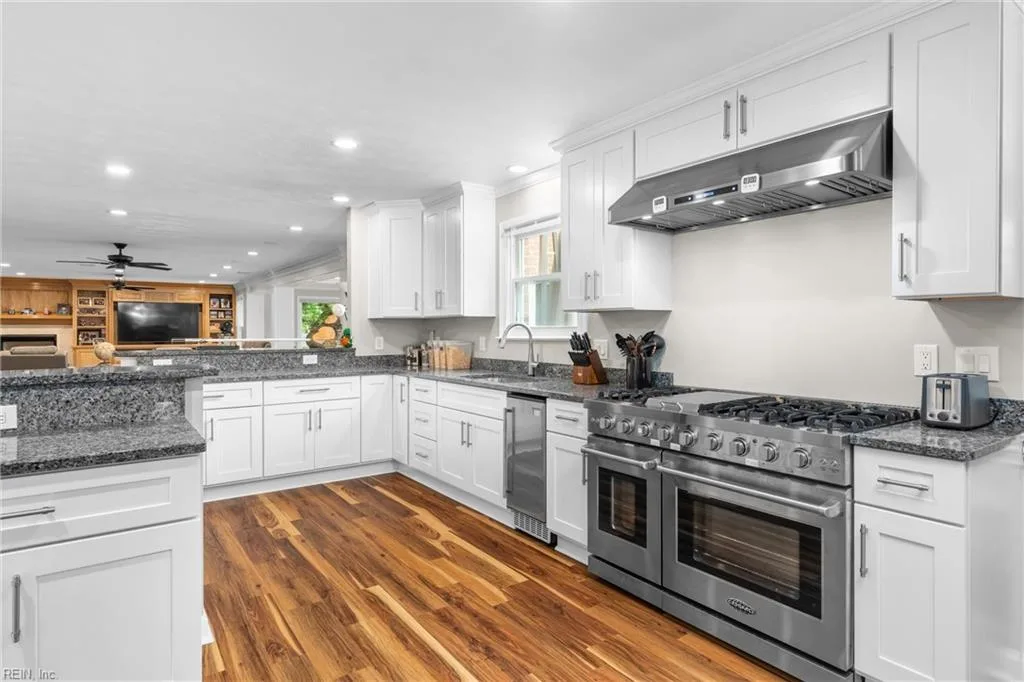 641 Ravenwoods DR, CHESAPEAKE VA 23322 thumb 9