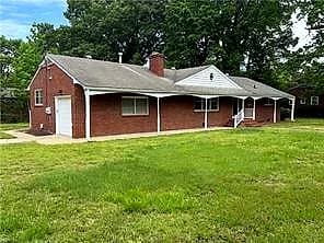390 Hiden BLVD, NEWPORT NEWS VA 23606 - Main photo