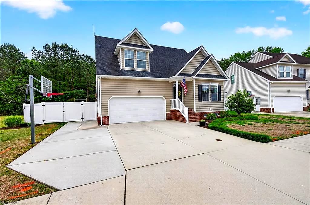 718 Creekwood DR, CHESAPEAKE VA 23323 - Main photo
