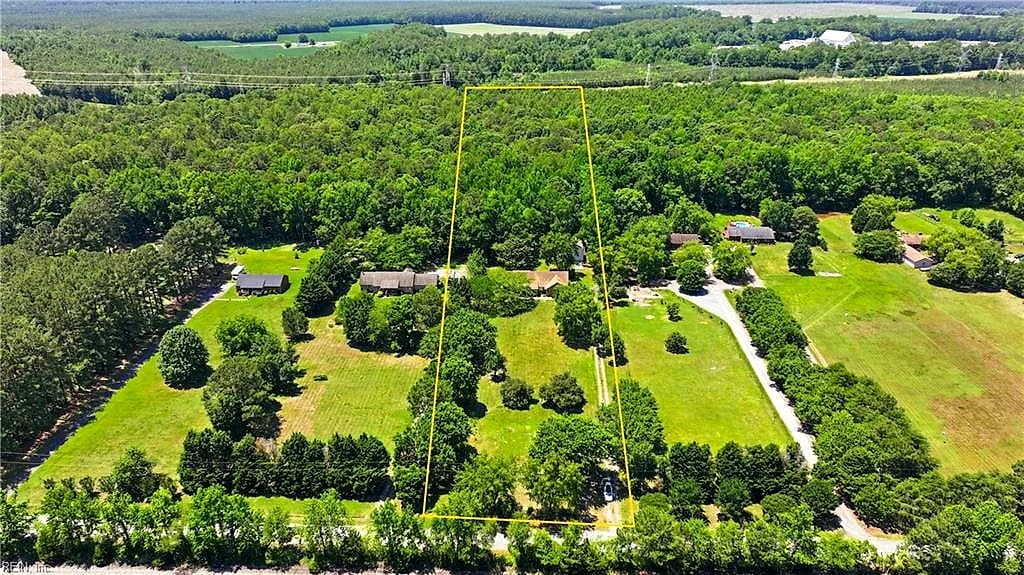 25092 Tyler DR, WINDSOR VA 23487 - Photo 3
