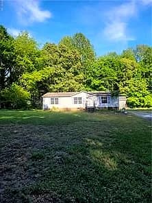 6276 Ramblewood LN, HAYES VA 23072 - Photo 2