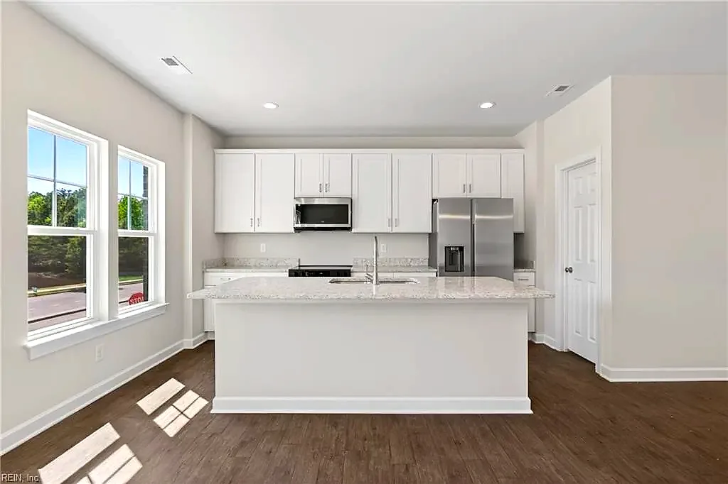 611 Commonwealth DR, YORKTOWN VA 23693 thumb 12