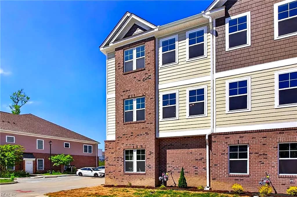 615 Commonwealth DR, YORKTOWN VA 23693 - Photo 3
