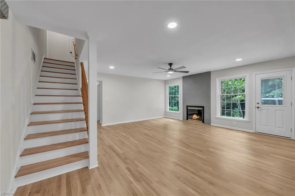 401 Piney Point RD, YORKTOWN VA 23692 thumb 11