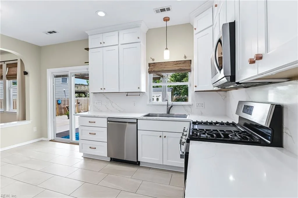 9559 Bay Point DR, NORFOLK VA 23518 thumb 8