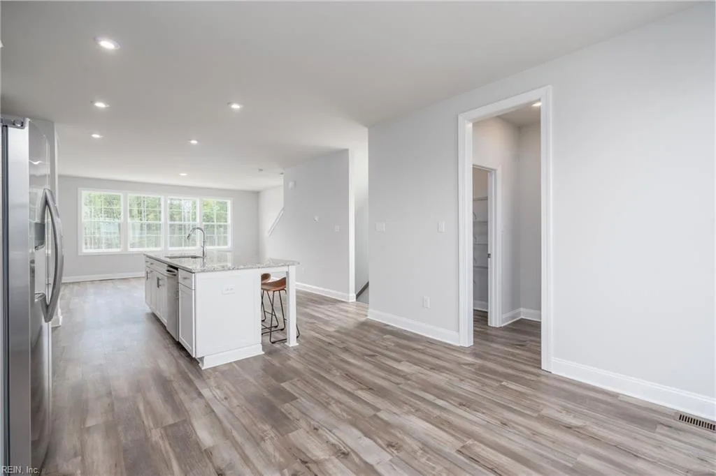 2011 Stanford LN, NEWPORTNEWS VA 23608 thumb 11