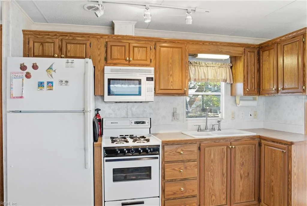 3665 Sandpiper RD #41, VIRGINIABEACH VA 23456 thumb 8