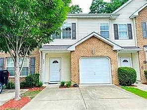 527 Settlement LN, NEWPORT NEWS VA 23608 - Photo 2