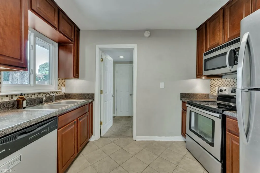 413 Gotham RD, VIRGINIABEACH VA 23462 thumb 11