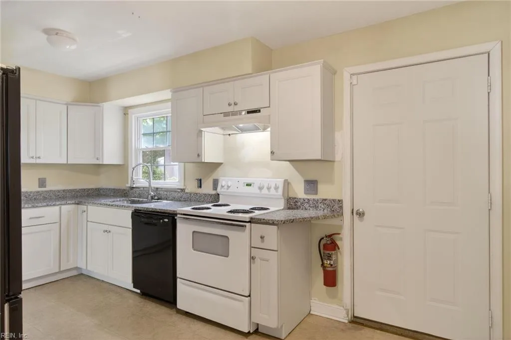 8239 Redwood CIR, NORFOLK VA 23518 thumb 12