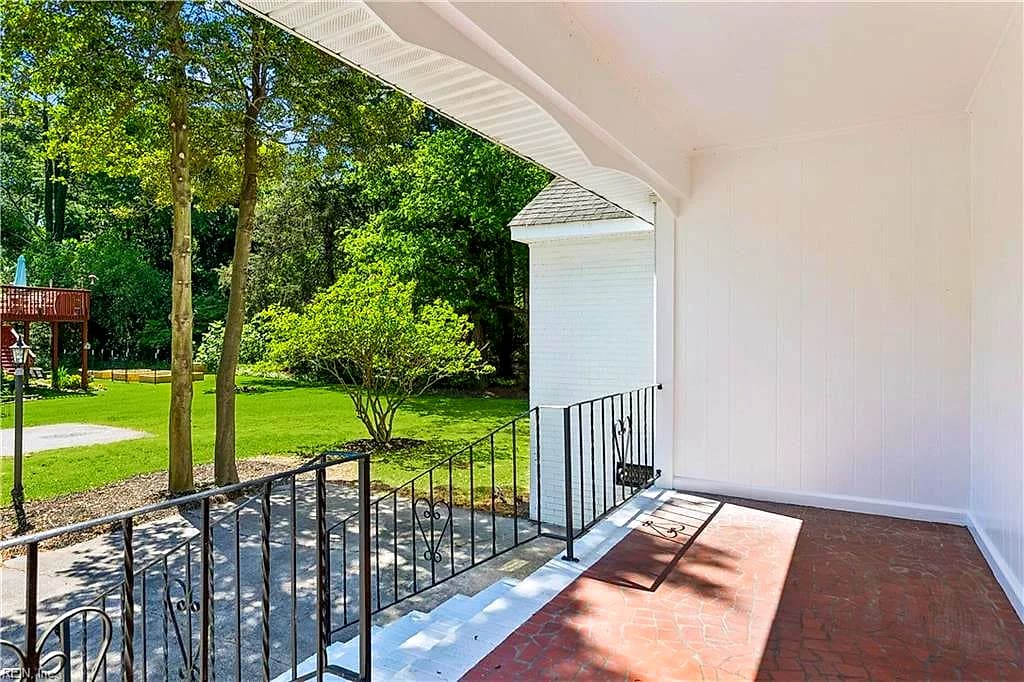 16 Pine LN, HAMPTON VA 23664 - Photo 5