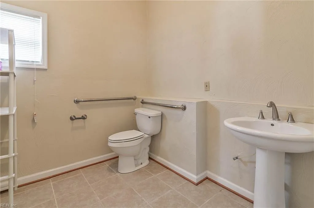 1126 44th ST, NEWPORTNEWS VA 23607 thumb 12