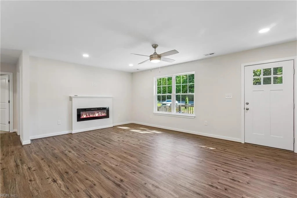 5738 Hickory Fork RD, GLOUCESTER VA 23061 thumb 9
