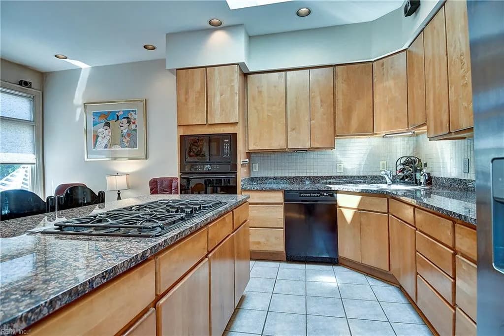 318 Court ST, PORTSMOUTH VA 23704 thumb 8