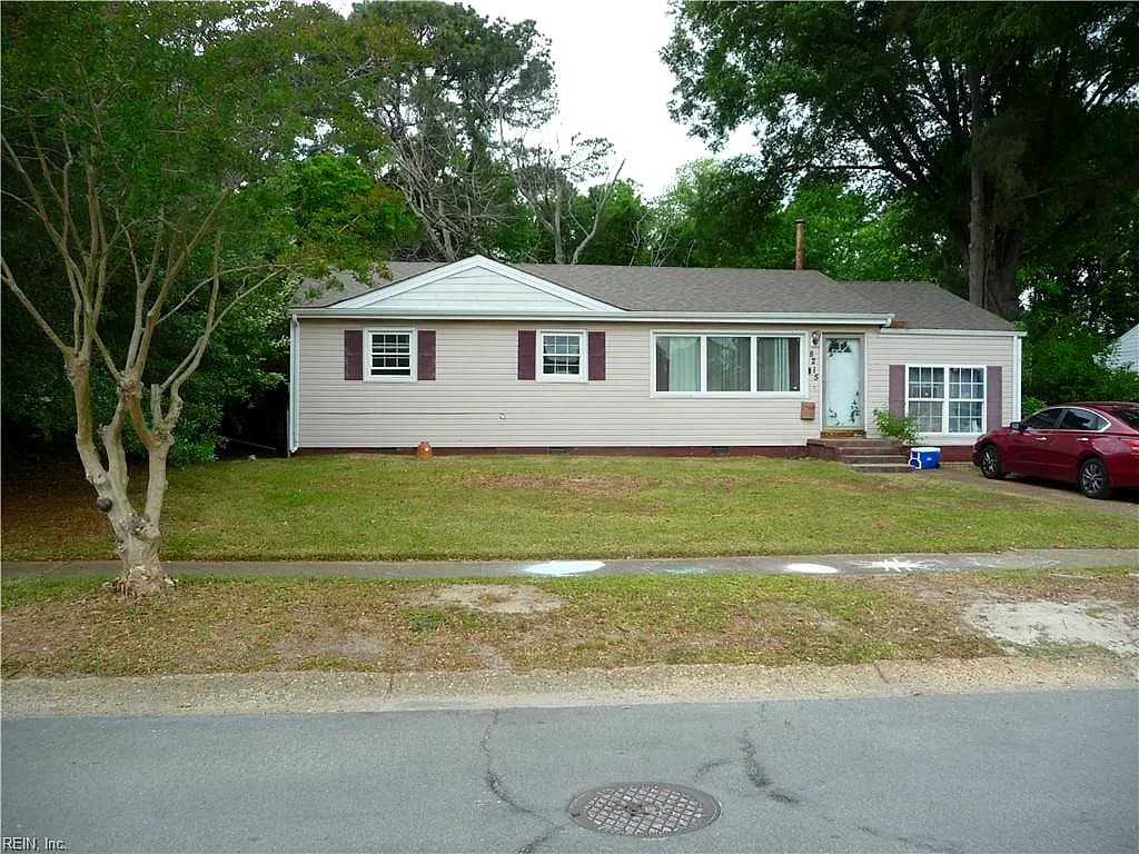 8215 Baywood DR, NORFOLK VA 23518 - Main photo